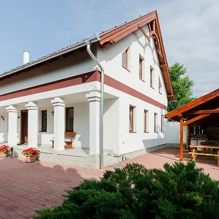 Vendégház árnyas